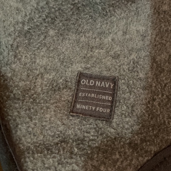 2piece old navy Fleece hat and mitts for 2T 3/15$ - Picture 2 of 3